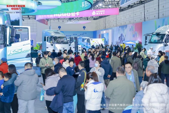 赴一场“可触摸的品牌温暖之旅” ——山东重工中国重汽集团2026年合作伙伴大会公众开放日成功举办