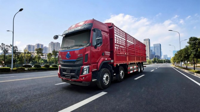 每趟合规多拉400kg，乘龙H5 8×4纯电载货车助您轻松创富